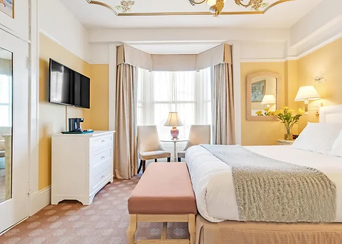 Cornell Hotel De France